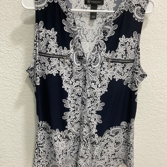 Inc Tops - NWOT Inc Black and White Top xl
